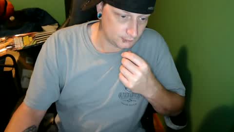 Snapshot of edwardaims_2please chatting on July 9, 2026, 2:15 am edwardaims_2please online show from July 9, 2026, 2:15 am