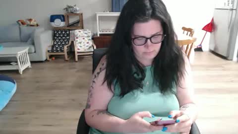 eena31 online show from April 26, 2026, 12:19 am