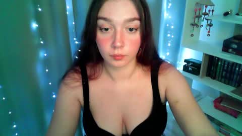 effie_balconii online show from February 22, 2025, 3:25 pm
