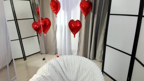 Effie Mur online show from February 12, 2026, 10:54 am