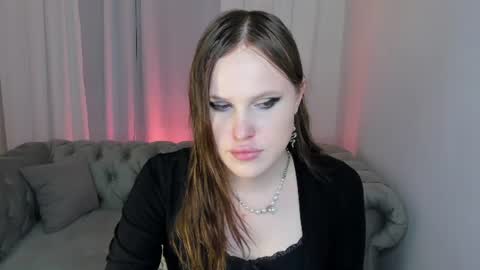 Effie Mur online show from July 16, 2026, 8:59 pm