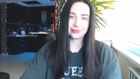 Effy online show from February 19, 2025, 11:49 am