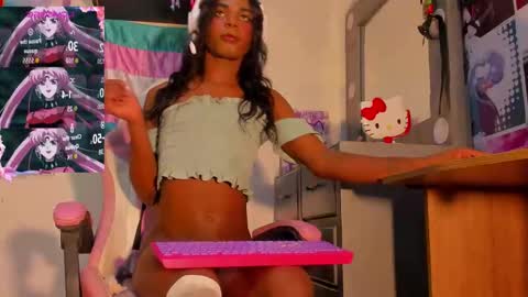 effy_marinn online show from October 1, 2025, 9:26 am
