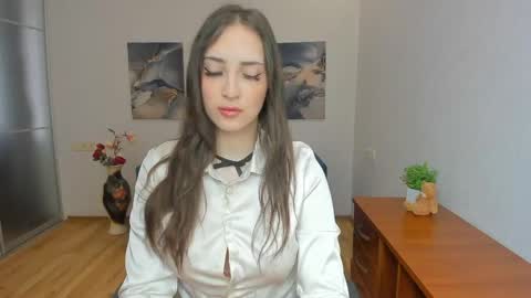 Effy Royse online show from June 7, 2026, 5:33 am