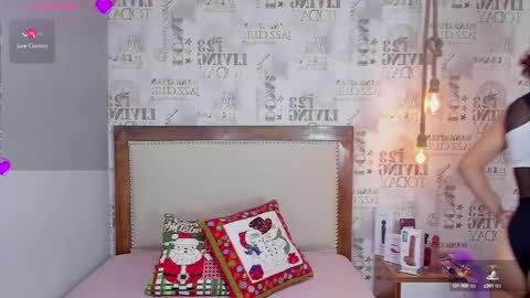  E F F Y  online show from December 9, 2024, 7:29 pm