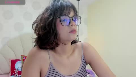  E F F Y  online show from December 13, 2024, 7:10 pm