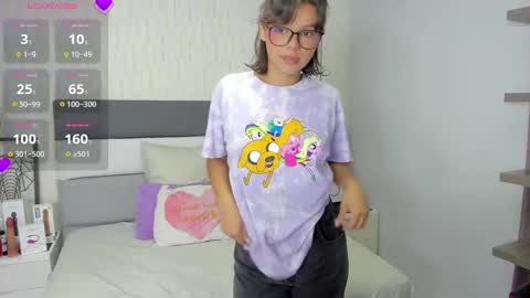  E F F Y  online show from February 3, 2025, 10:54 pm