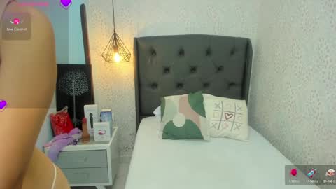  E F F Y  online show from March 5, 2025, 7:27 pm