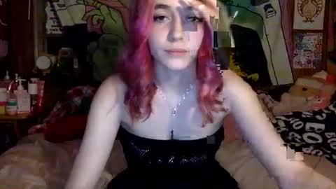 Snapshot of egirlhaile chatting on January 23, 2025, 5:35 am Sparkly Haile online show from January 23, 2025, 5:35 am