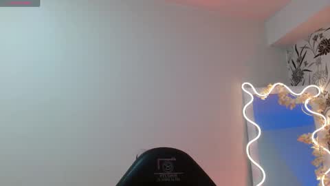 eidan_tay online show from April 28, 2026, 12:43 pm