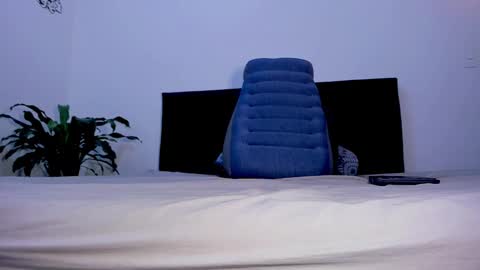 eiden_allenx1 online show from January 16, 2025, 1:04 pm