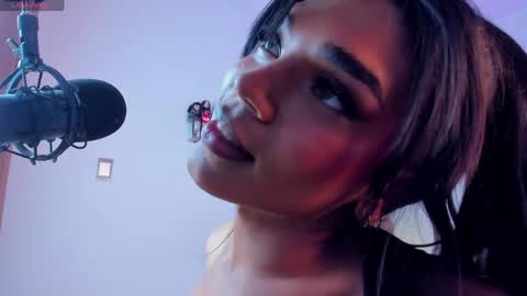 Snapshot of eiimy_ray_ chatting on April 7, 2026, 4:07 pm Eiimy ray online show from April 7, 2026, 4:07 pm