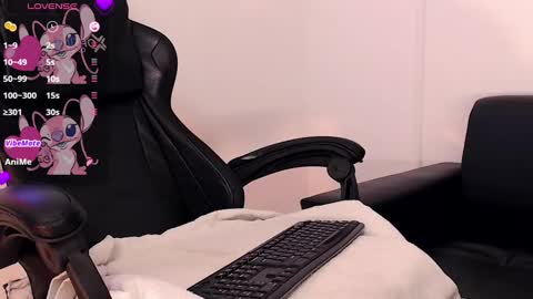 eileenn tanihara online show from January 13, 2025, 9:31 pm