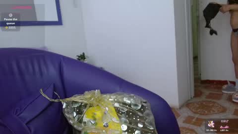eimy01 online show from April 21, 2026, 12:11 pm