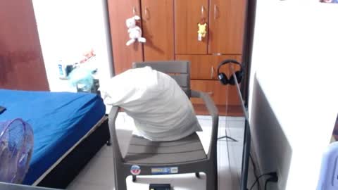 eimy_saenzz online show from April 21, 2026, 1:42 am