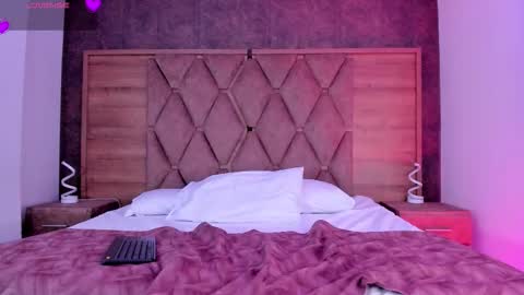 YG COUPLE online show from December 20, 2025, 8:38 pm