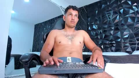 YG COUPLE online show from April 1, 2026, 9:56 pm