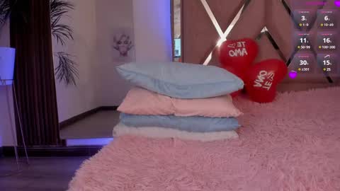 eimyaniston cute online show from February 14, 2025, 2:44 pm