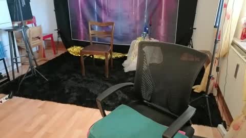 einfach_dani online show from December 16, 2025, 10:20 am