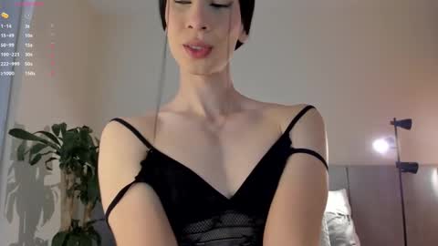 Einyel  online show from October 1, 2025, 8:15 pm