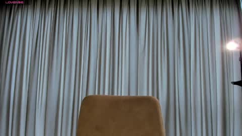 Einyel  online show from April 23, 2026, 8:33 pm