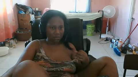 Eirondra Valeen online show from October 19, 2025, 1:23 pm