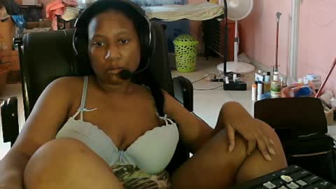 Eirondra Valeen online show from April 7, 2026, 6:41 pm