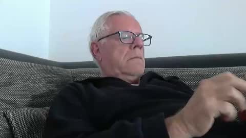 Snapshot of eisbaer1957 chatting on May 17, 2026, 8:23 am eisbaer1957 online show from May 17, 2026, 8:23 am