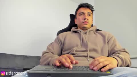 EITHAN CONOR online show from October 19, 2025, 2:56 am