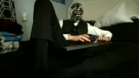 el_mdzzz online show from May 24, 2026, 6:35 pm