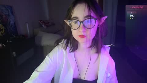 If you like it when I meow give me a thumbs up online show from December 10, 2024, 9:23 am