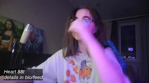 If you like it when I meow give me a thumbs up online show from February 13, 2025, 5:44 pm