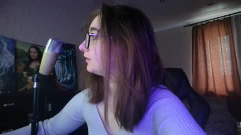 If you like it when I meow give me a thumbs up online show from March 11, 2025, 9:02 am