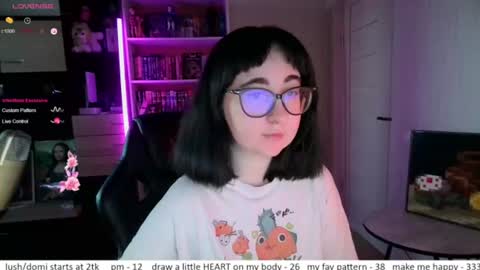 Snapshot of el_sweety chatting on July 23, 2026, 1:42 pm If you like it when I meow give me a thumbs up online show from July 23, 2026, 1:42 pm
