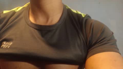 Snapshot of el_vecino_m chatting on January 17, 2026, 3:22 am el_vecino_m online show from January 17, 2026, 3:22 am