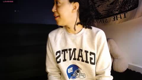 Ela  Help me reach 100 thumbs up online show from December 16, 2024, 3:51 am