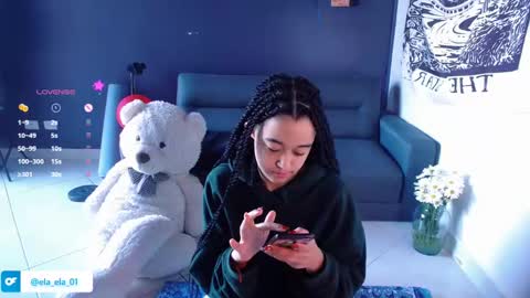 Ela  Help me reach 100 thumbs up online show from January 10, 2025, 8:15 pm