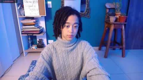 Ela  Help me reach 100 thumbs up online show from October 27, 2025, 5:00 am