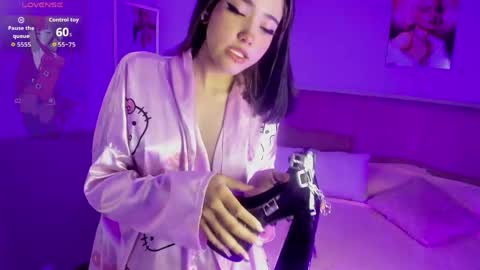 Ela online show from April 15, 2026, 7:43 pm