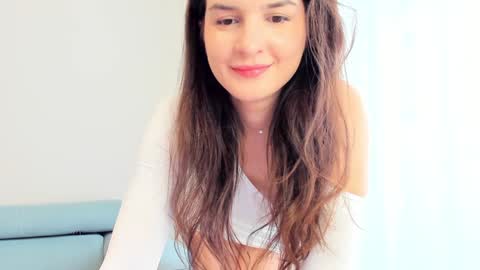 Ela online show from September 28, 2025, 6:41 am