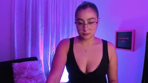 Elaia online show from October 22, 2025, 3:51 am