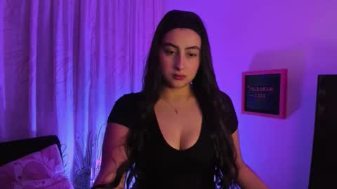 Elaia online show from October 24, 2025, 3:58 am