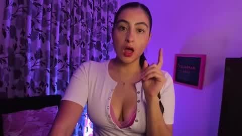 Elaia online show from November 6, 2025, 4:35 am