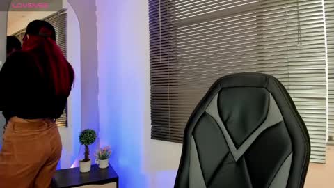 Elaia online show from February 17, 2025, 1:10 pm