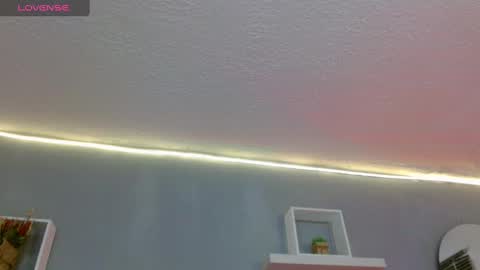 Elaia online show from March 12, 2025, 6:22 pm