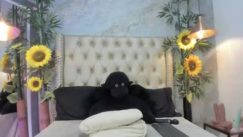 Snapshot of elaine6 chatting on October 30, 2025, 8:53 pm eli online show from October 30, 2025, 8:53 pm