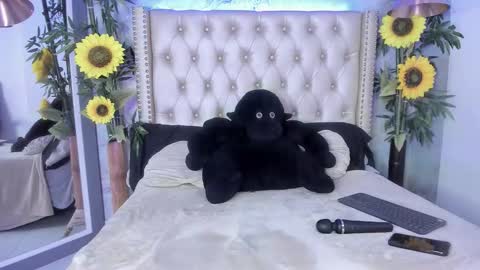 Snapshot of elaine6 chatting on November 7, 2025, 9:59 pm eli online show from November 7, 2025, 9:59 pm