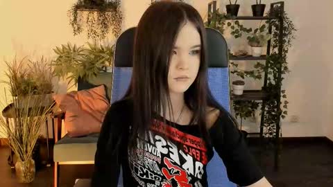 Snapshot of elainebeness chatting on December 16, 2025, 6:57 pm Your sweet girl online show from December 16, 2025, 6:57 pm