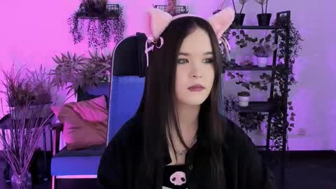 Snapshot of elainebeness chatting on December 17, 2025, 8:15 pm Your sweet girl online show from December 17, 2025, 8:15 pm