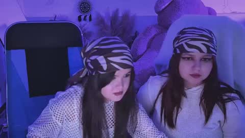 Snapshot of elainebeness chatting on April 17, 2026, 7:50 pm Your sweet girl online show from April 17, 2026, 7:50 pm
